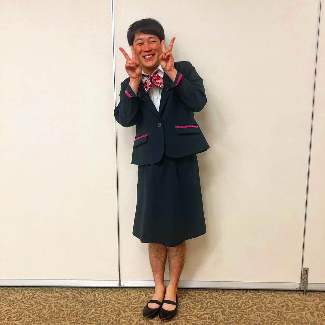 羽尻紘規さんのインスタグラム写真 - (羽尻紘規Instagram)「． よしもとナイトフライト笑わナイト ありがとうございました 伊丹空港にて また用意されてた衣装が CAでした もう慣れたもんや おれちょっと似合うから おもろならんのに ． #笑わナイト #伊丹空港 #女性乗組員 #最上高度の女」5月15日 21時28分 - hajirihiroki