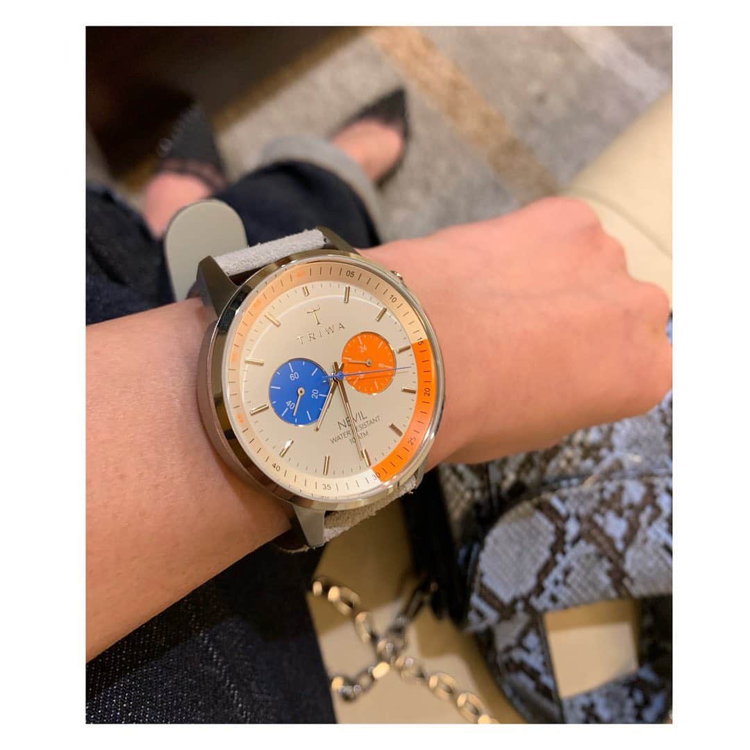 美優さんのインスタグラム写真 - (美優Instagram)「時計コレクション⌚️ ・ 時計のコレクションが増えてきた💓 新しく増えた時計はTRIWAの【CLOCKWORK NEVIL】だよ😊 このカラーがお気に入り☝️✨ 時計じかけのオレンジからのデザインなんだって！ ・ ・ #triwa #トリワ #TriwaShopTokyo #トリワコーデ #時計じかけのオレンジ #clockworknevil #時計 #腕時計 #腕時計コーデ」5月15日 21時28分 - miyu11_20