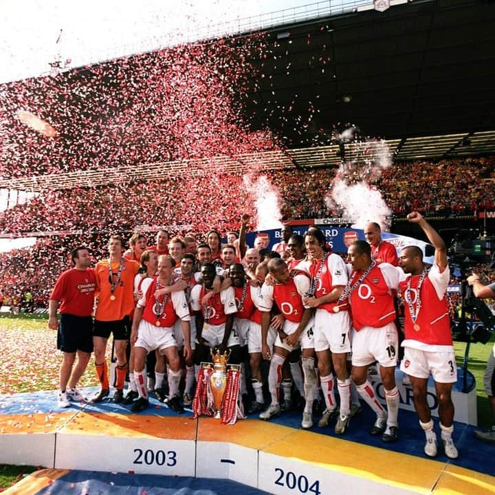 アーセナルFCさんのインスタグラム写真 - (アーセナルFCInstagram)「And the whole of Highbury sang "We are unbeatable"⠀ ⠀ #onthisday #Arsenal #invincibles #2004 #premierleague」5月15日 21時45分 - arsenal