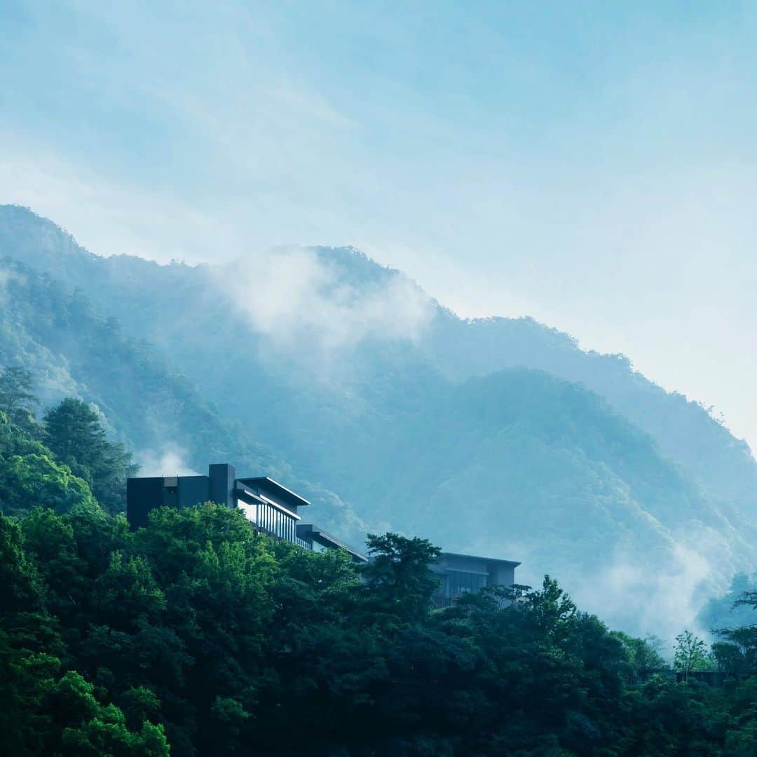 星野リゾートさんのインスタグラム写真 - (星野リゾートInstagram)「星野リゾートが台湾で初めてプロデュースするラグジュアリー温泉リゾート「星のやグーグァン」、本日より予約受付を開始。 Reservations now open for HOSHINOYA Guguan, Hoshino Resort's first luxury hot spring resort in Taiwan!  #Hoshinoresorts #HoshinoyaGuguan #Hoshinoya #Guguan #Taiwan #Taichung #hotspringresort #luxuryresort #虹夕諾雅谷關 #虹夕諾雅 #谷關 #台湾 #台中 #温泉 #星野リゾート #星のや #星のやグーグァン #travel2019 #travelgram #travelphoto #travelpic」5月15日 12時56分 - hoshinoresorts.official