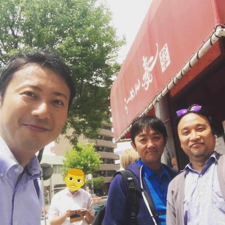 倉橋友和さんのインスタグラム写真 - (倉橋友和Instagram)「きのう発表された#ミシュランガイド 掲載店で、「5000円以下で価格以上の満足感を得られる」#ビブグルマン の評価を得た#ラーメン の店でランチ🍜看板メニューの#塩ラーメン はスッキリと出汁の風味が豊かで、バラエティに富んだ種類の#チャーシュー にも舌鼓😋ちなみに店では2人のメーテレグルメディレクターとも遭遇！しました。 今日の#メーテレ #アップ #なるほどパネルでも、お値打ちなミシュラン掲載店をお伝えします🎤 #メーテレアップ #アップは午後3時46分から #アップの特集は午後6時15分から #アナウンサー #鈴木しおり #星恭博 #石神愛子 #倉橋友和 #伊豆蔵将太 #濱田隼 #気象予報士 #山田修作 #修作さん #冨永幸 #名古屋ラーメン #昭和区 #倉めし」5月15日 12時57分 - nbn_kurahashi