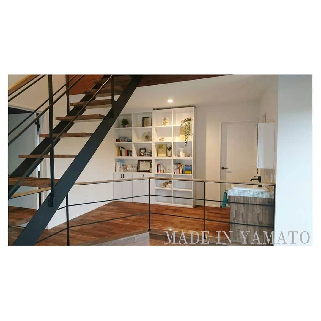 YAMATOの家さんのインスタグラム写真 - (YAMATOの家Instagram)「. ２階のホールにある#収納  飾り棚もかねて素敵に#レイアウト  オーナー様の素敵なセンスが光ります♪ . . MADE IN YAMATO MADE IN YAMATO . . #yamatoの家  #御殿場  #設計事務所 #マイホーム #注文住宅  #設計  #デザイン #新築  #小山町  #裾野  #長泉町  #沼津  #三島 #made #in #yamato  #大和建設 #家  #インテリア  #住宅  #建築 #ナチュラル  #パパ  #ママ  #設計士 #設計士とつくる家」5月15日 12時58分 - yamato_house