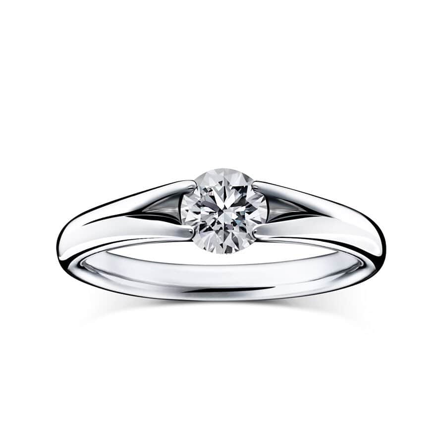 ラザール ダイヤモンド ブティック公式 | 婚約・結婚指輪さんのインスタグラム写真 - (ラザール ダイヤモンド ブティック公式 | 婚約・結婚指輪Instagram)「・ 「”ブロードウェイ” ”マンハッタン” トンプキンス”。ダンスパレードが彩る、NYの街並み」 ・ 5月のNYは、ダンスパレードで賑わう時期。華やかなスポットライトの光を浴びる街並み。そんなNYの魅力が詰まったリング達。 ・ ||＊||￼|＊||￼|＊||￼|＊||￼|＊||＊||￼|＊||￼|＊||￼|＊||￼|＊|| 上から BROADWAY/ブロードウェイ(Carat : 0.23ct/Price(税抜) : 180,900円(YG)) MANHATTANHENGE/マンハッタンヘンジ(Carat : 0.20ct～/Price(税抜) : 200,000円～) TOMPKINS/トンプキンス(Carat : 0.20ct～/Price(税抜) : 220,000円～) ||＊||￼|＊||￼|＊||￼|＊||￼|＊||＊||￼|＊||￼|＊||￼|＊||￼|＊|| ・ THE WORLD’S MOST BEAUTIFUL DIAMOND® 商品詳細はプロフィール @lazarediamond_boutique のURLからどうぞ ・ ご予約のうえ、初来店の方に2,000円分のJCB商品券をプレゼント ・ #春のNY #ダンスパレード ・ #BROADWAY #ブロードウェイ #MANHATTANHENGE #マンハッタンヘンジ #TOMPKINS #トンプキンス ・ #プロポーズ #ブライダルリング #マリッジリング #エンゲージリング #エンゲージメントリング #ダイヤモンドリング #婚約 #結婚 #指輪 #婚約指輪 #結婚指輪 #婚約指輪選び #結婚指輪選び #指輪探し #結婚式 #結婚式準備 #2019年春婚 #2019年夏婚 #2019年秋婚 #2019年冬婚 ・ #ラザールダイヤモンド #lazarediamond」5月15日 13時00分 - lazarediamond_boutique