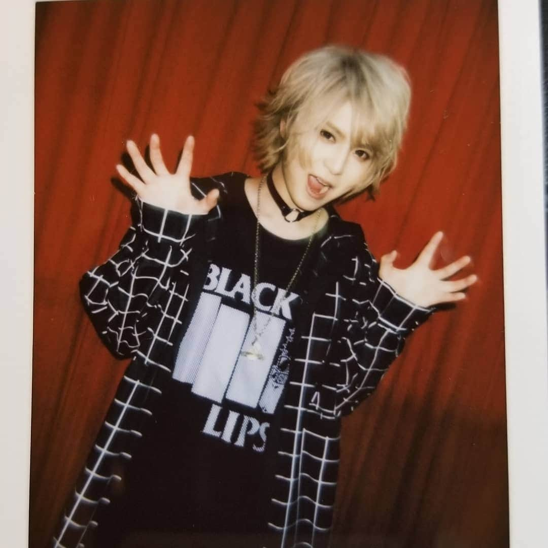 Yusukeさんのインスタグラム写真 - (YusukeInstagram)「5/14は私yusukeのバースデーでした！！！ 初の単独イベント、無事に終えました！ いたらない部分たくさんあったけど💦 なんとか形にできて良かったです！ みんなのおかげで成功できたー✨  お祝いしに来てくれたテロさん、GTBのたけしくん、SUWれいくんありがとう✨  そしてGW明けの平日という難しい日に時間を作ってお祝いしにイベントに来てくれてたみんなありがとうございました❗❗ みんなに感謝❗❗❗❗❗ これからも頑張っていきます✨  #yusuke #birthday #誕生日 #池袋ルイードk3  #ありがとう  #ドラム #drums #happybirthday  #hero」5月15日 13時03分 - hero_yusuke