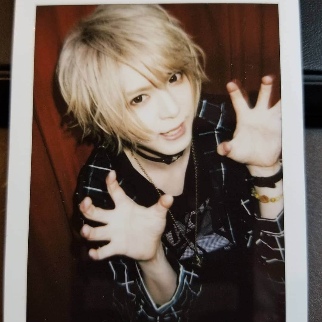 Yusukeさんのインスタグラム写真 - (YusukeInstagram)「5/14は私yusukeのバースデーでした！！！ 初の単独イベント、無事に終えました！ いたらない部分たくさんあったけど💦 なんとか形にできて良かったです！ みんなのおかげで成功できたー✨  お祝いしに来てくれたテロさん、GTBのたけしくん、SUWれいくんありがとう✨  そしてGW明けの平日という難しい日に時間を作ってお祝いしにイベントに来てくれてたみんなありがとうございました❗❗ みんなに感謝❗❗❗❗❗ これからも頑張っていきます✨  #yusuke #birthday #誕生日 #池袋ルイードk3  #ありがとう  #ドラム #drums #happybirthday  #hero」5月15日 13時03分 - hero_yusuke