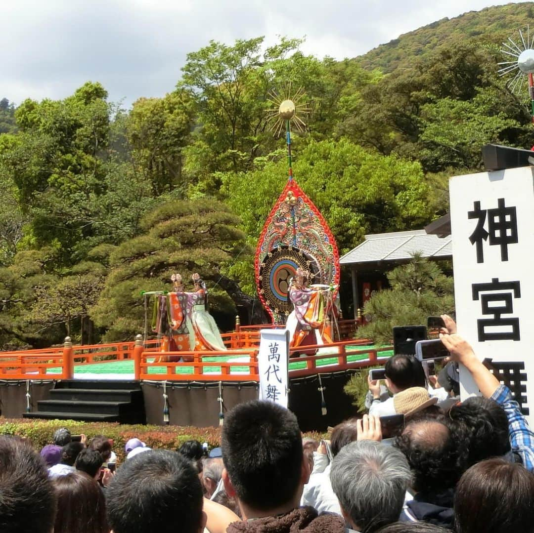 滝元吏紗さんのインスタグラム写真 - (滝元吏紗Instagram)「念願の伊勢神宮に⛩✨ 癒されました🙏  舞も見られてステキな思い出になりました! 初の三重県、人も温かくて良いところでした✨  景色も綺麗だったの伝わりますでしょうか?  ちなみに今の待ち受けこれにしてます😁」5月15日 13時17分 - lisatakimoto