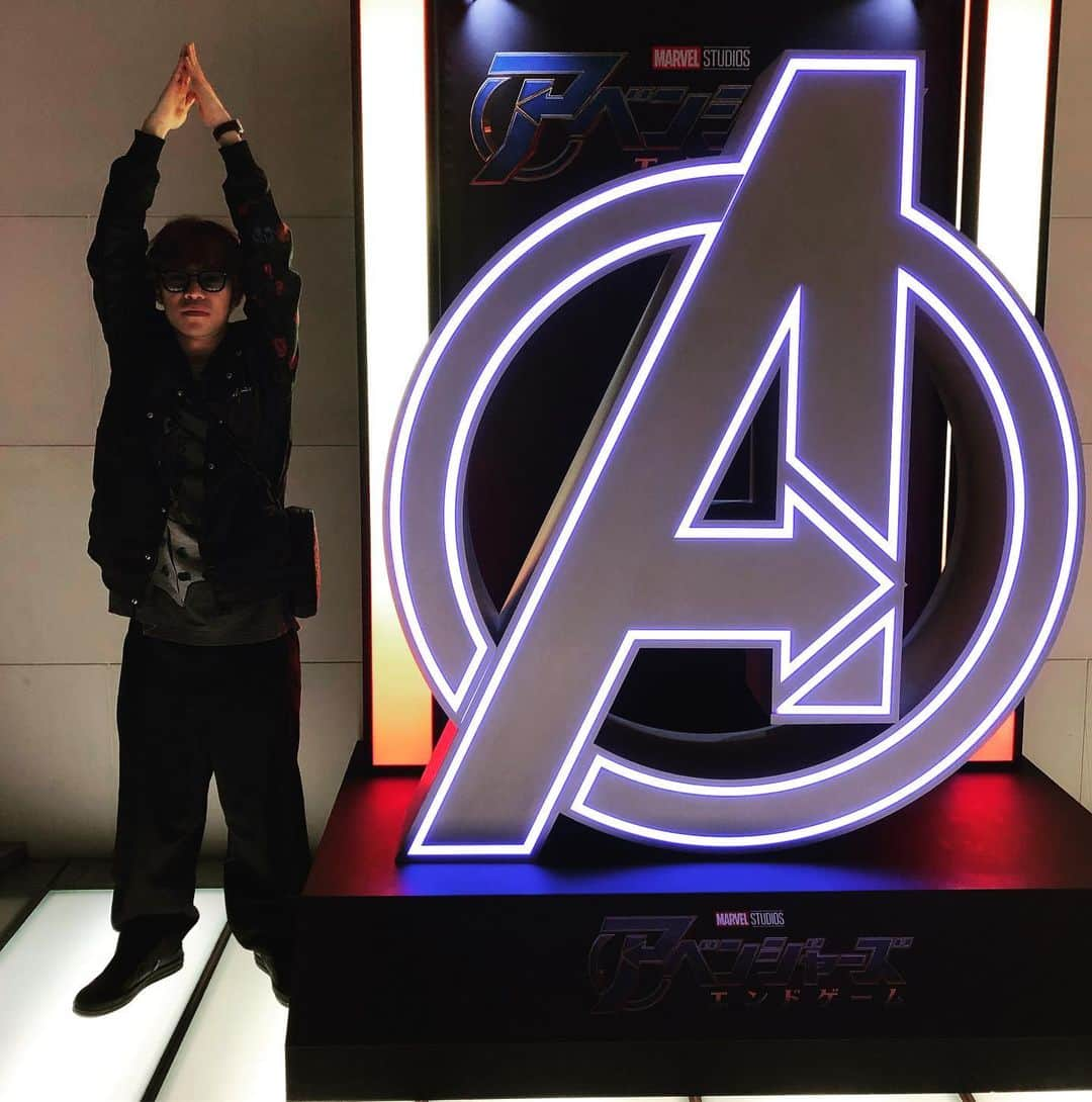 小野賢章さんのインスタグラム写真 - (小野賢章Instagram)「少し前ですが、『アベンジャーズ/エンドゲーム』を観てきました。MARVELを観続けてよかった。MARVELを好きでよかった。ヒーローが好きでよかった！！新作映画の公開を楽しみに送っていた日常がひとまず最後なのかな…。そんな思いで観に行ったらもう…。今までの作品を観てる人ならきっと同じ気持ちでしょう。マーベル作品の全てが詰まった作品で3時間があっという間でした。 一回観ただけだけじゃ足りない！もう一度映画館で観たい…！！ 感動と興奮をありがとう。勇気をありがとう。はぁ…。思い出しただけで泣ける…。毎回推しヒーローが変わりそうになるぐらいみんなかっこよかったなぁ。困るぜ。とりあえず、もう一回映画館で観ようっと。 #アベンジャーズ #0426逆襲へ #ありがとうアベンジャーズ」5月15日 13時14分 - kenshoono1005