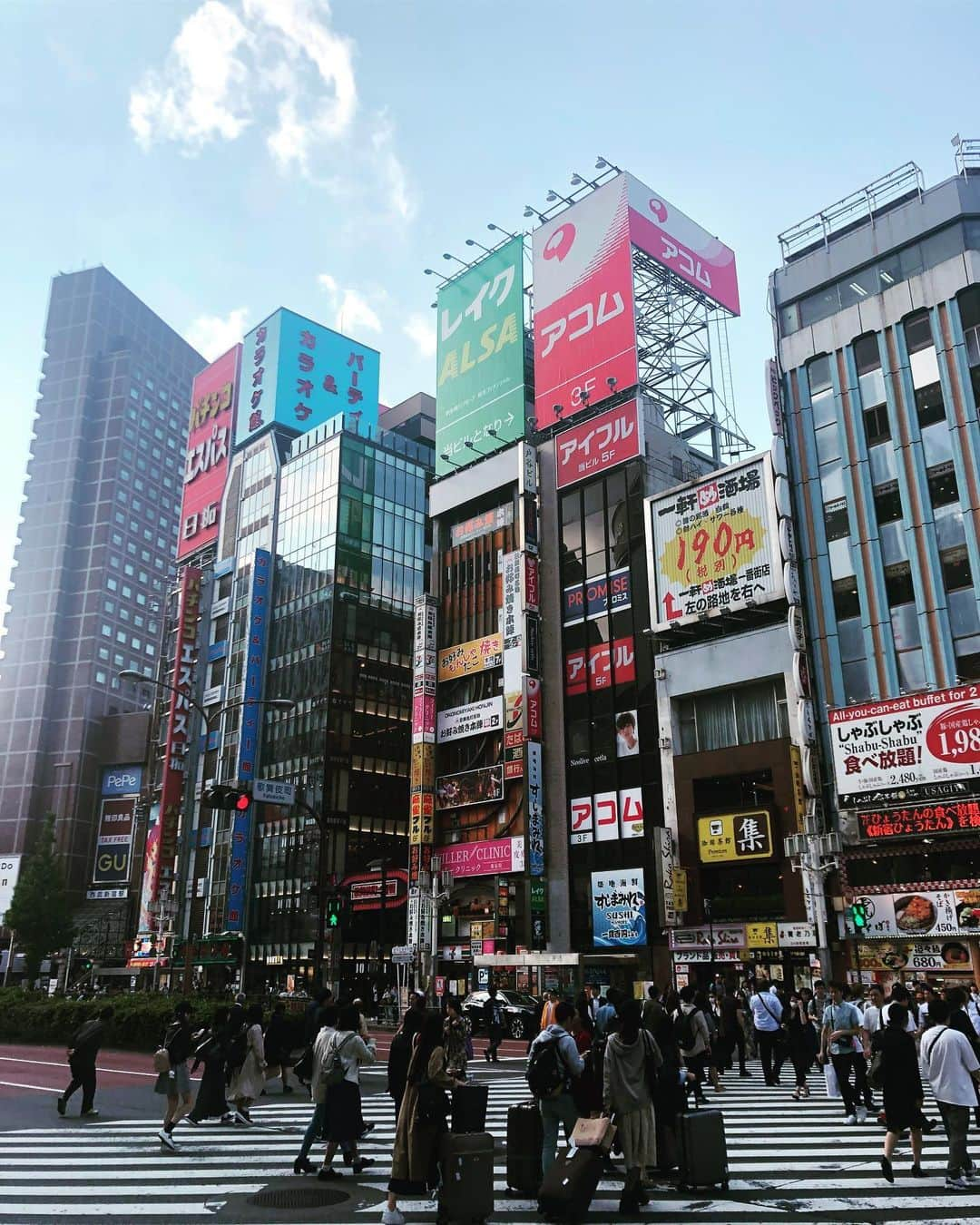 マチルドU・クラマーさんのインスタグラム写真 - (マチルドU・クラマーInstagram)「Happy tourists in Tokyo 🇯🇵🏮🎏 . . . . #tourists #tokyo #japan #daysoff #celebrating #thedanishrelayteam #relaygang #fasterasone #relay #sprint #track #tracknation #athlete #runner」5月15日 13時15分 - mathildeukramer