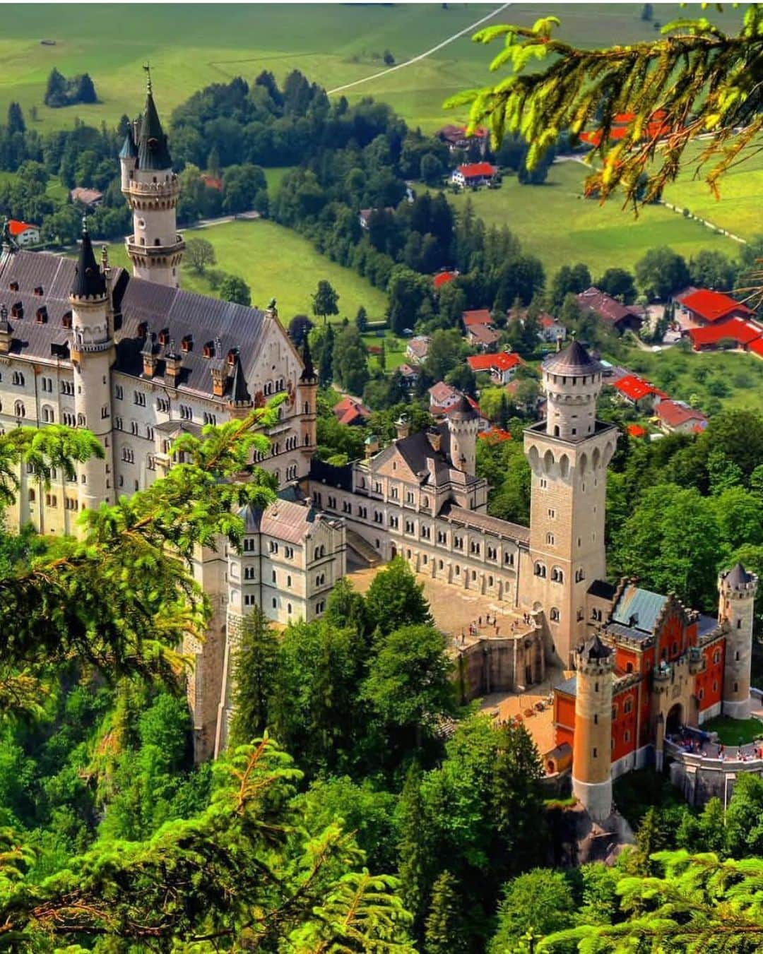 Wonderful Placesさんのインスタグラム写真 - (Wonderful PlacesInstagram)「Neuschwanstein Castle - Germany ✨❤️❤️❤️✨ . Picture by ✨✨@vpruntsev✨✨ #wonderful_places for a feature ❤️」5月15日 13時35分 - wonderful_places