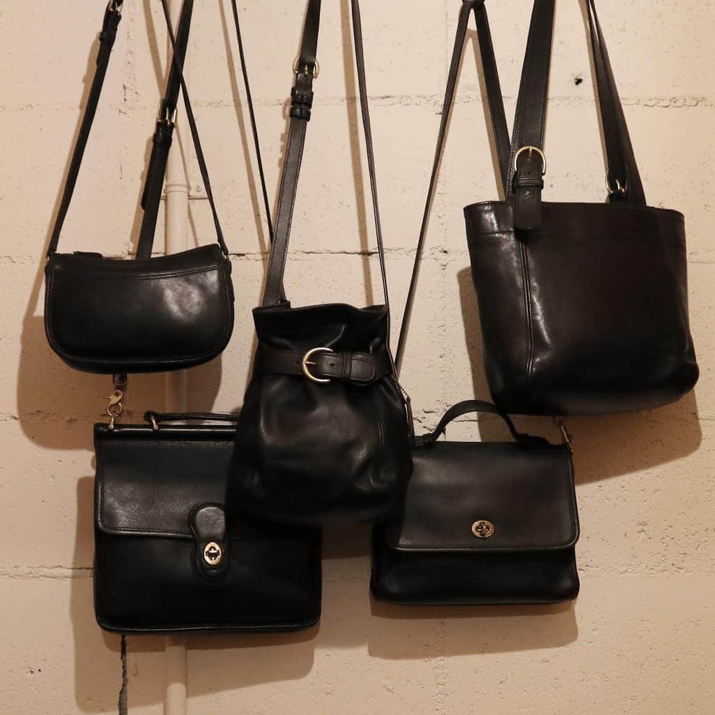吉祥寺 古着屋 Orfeoのインスタグラム：「Old Coach  #orfeo #kichijoji #tokyo #vintage #used #fashion #coordinate #outfits  掲載商品のお問い合わせはメールにて承っております。コメント、DMでのお問い合わせは受け付けておりませんのでご了承ください。」