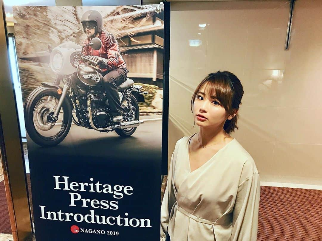 平嶋夏海さんのインスタグラム写真 - (平嶋夏海Instagram)「KAWASAKI W800 Heritage Press  Introduction 参加させていただけて本当に嬉しかったです🥺💓 W800の素晴らしさを体感できました❣️ ウェアもKAWASAKIさんのものでとてもかっこいよくないですか✨？（2枚目から） 素敵すぎるくらいに素敵な写真を撮ってもらえたので、更新するのを楽しみに待っていてください☺️ 私のインプレ記事も出来上がったら皆さんにぜひ読んでもらいたいです😖❗️ 今までKAWASAKIさんはNinja650とZ650を乗ったことがありました。 今回W800STREET・CAFEに乗ってよりKAWASAKIさんが好きになりました🏍 KAWASAKIの皆さんとても優しく、ダートでの取り回しに苦戦していると手伝ってくださったり、休憩時間に話しかけてくださったりとありがとうございました😌🌷 #kawasaki #w800 #kawasakiw800」5月15日 13時47分 - natsuminsta528