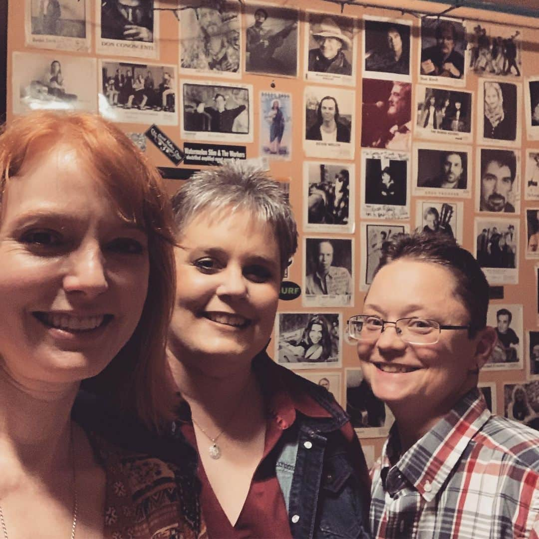 アリシア・ウィットさんのインスタグラム写真 - (アリシア・ウィットInstagram)「my heart is full to bursting after tonight’s show at @bluedoorokc. we think it was my 3rd or 4th one. i adore this beautiful man, greg johnson, so much. it’s always an honor to be able to share music and stories from this hallowed stage and space, which greg has filled with love and amazing music and deep support for musicians for 25 years now, all on his own. love you. i am determined to come back once a year at least from now on.  i also am so grateful to have had @markleslielefebvre at the show, after the privilege of getting to perform his custom proposal song at the toronto show last week.  huge love and gratitude to beautiful carin and nicole, who took care of my merch tonight. i could never have done it without you. and getting to spend time with you was a privilege too.  i want to just say thank you also to everyone who came out. you were an extraordinary audience. my soul is nourished and i just can’t wait til next time.  on we go! traveling to austin now- playing a show at the W Hotel in conjunction with @3tenaustin tomorrow. no cover! hope to see you there. 8:30 start! #thebluedoor #oklahomacity #okc」5月15日 14時09分 - aliciawitty