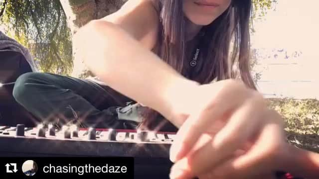 のインスタグラム：「​Producing melodies from the splendor of surrounding beauty anywhere, anytime you want. Spending your time like this... I don't know if it gets any better. #Repost @chasingthedaze with @get_repost ・・・ Lost but Found 🎵 444hz • • • • #chasingthedaze #444 #rolandsynth #rolandspotlight #synthdaily #synth #music #healing #optoutside @roland_aus @roland_uk @roland_brasil @roland_us @rolandcanada」