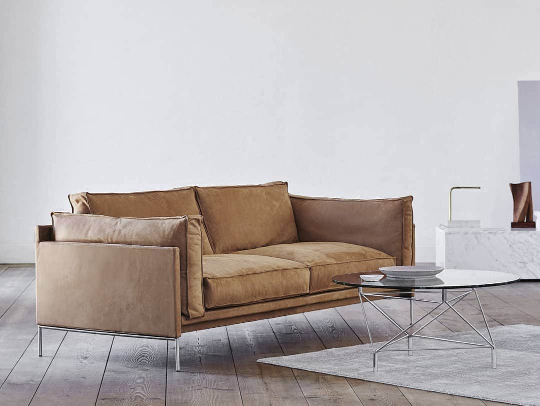 eilersenさんのインスタグラム写真 - (eilersenInstagram)「It doesn’t exactly float in the air, but almost. Our newly developed Slimline sofa is distinguished by its lightweight appearance. The perfectly proportioned interaction between the steel frame, back, ends and cushions prompt the sofa to defy gravity. #eilersen」5月15日 14時07分 - eilersen
