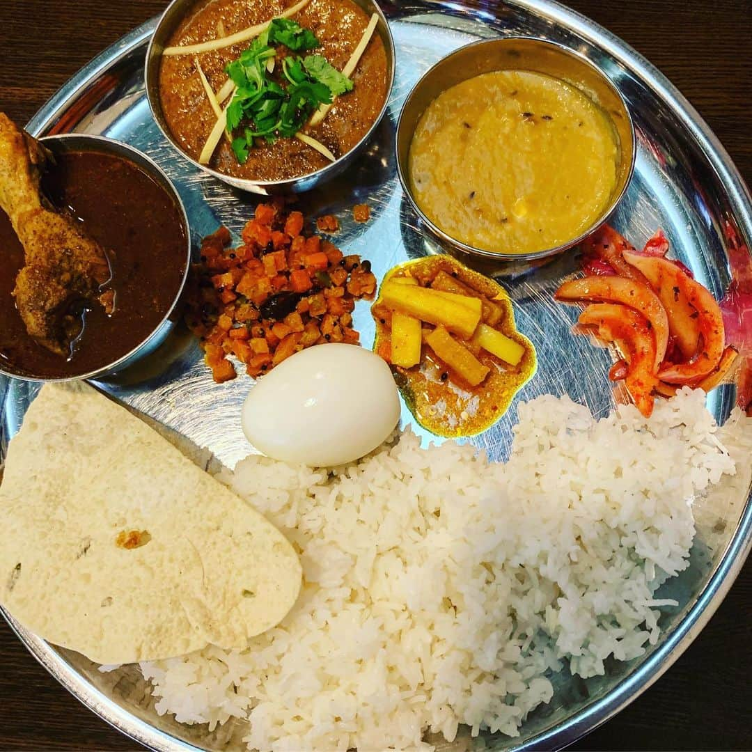 黒沢薫さんのインスタグラム写真 - (黒沢薫Instagram)「と、いうことで昼は当然。 #lunch #curry #muttong #chicken #beans #yummy #happy #spicy #music #soul #rb #singer #lovelife #instagood #instafood #水曜日はカレーの日 #ハードコアカレーシンガー」5月15日 14時08分 - kaorukurosawa_lovelife