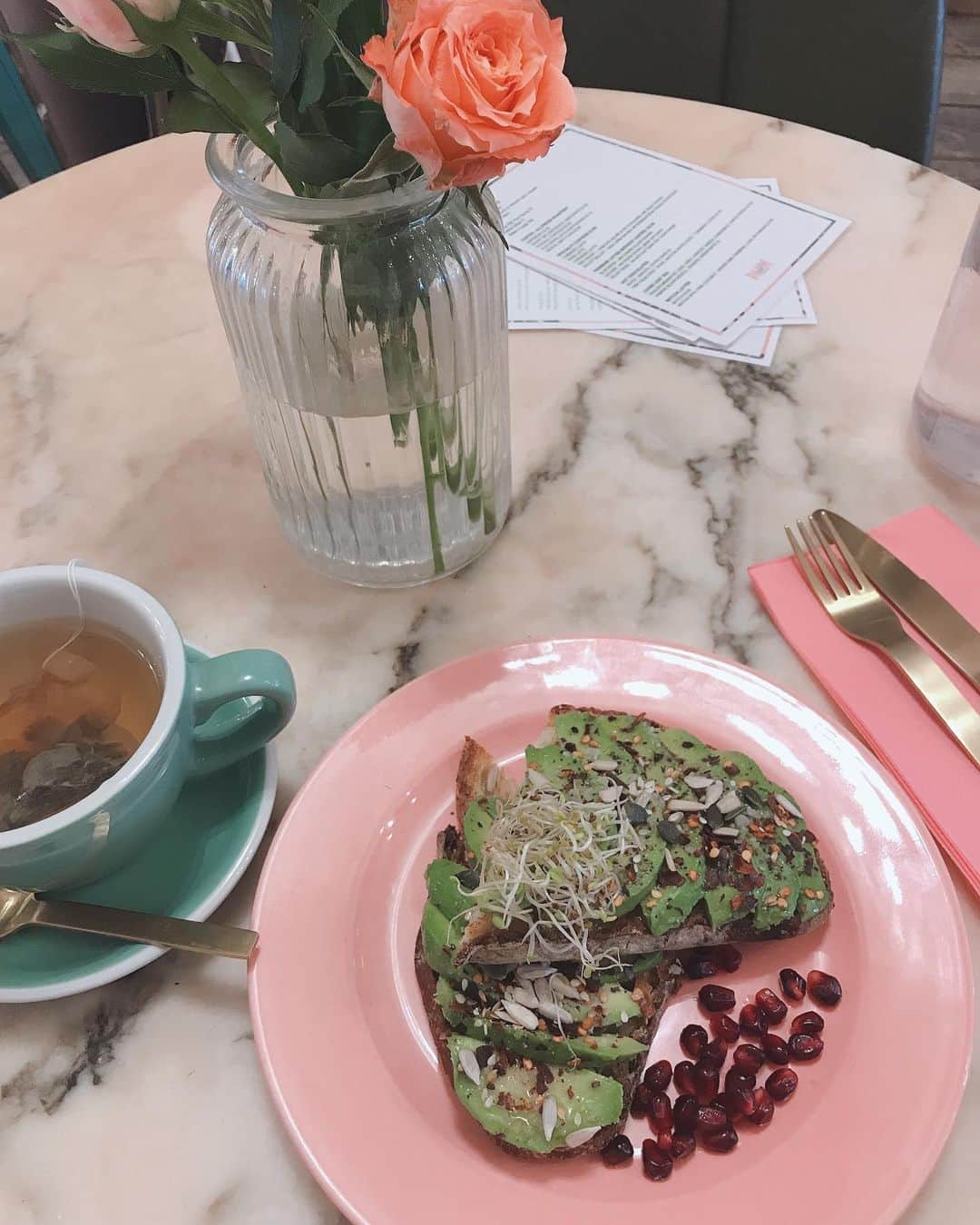 小藪奈央さんのインスタグラム写真 - (小藪奈央Instagram)「My fav cafe in London 🥑🍞🌶 Am gonna copy the recipe 💕」5月15日 14時12分 - nao_now