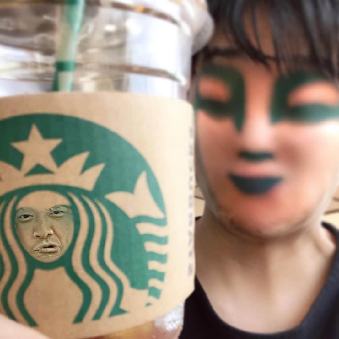 コン・テユさんのインスタグラム写真 - (コン・テユInstagram)「안녕!  오랜만이다 친구 ㅋㅋㅋㅋ  あんにょん。 久しぶりだなおまえ…。ww  #스타벅스 #スターバックス #starbucks #顔交換」5月15日 14時13分 - teyu_