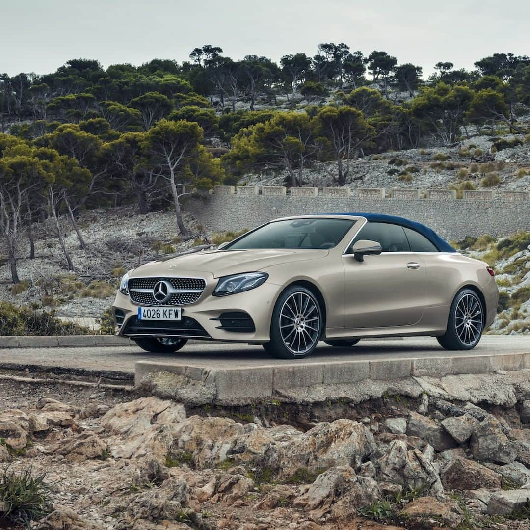 メルセデス・ベンツさんのインスタグラム写真 - (メルセデス・ベンツInstagram)「Ready to make the most of your trip. 🌴 📸: @gs_gijs for #MBsocialcar  #Mercedes #Cabriolet #MercedesBenz #Travel #Lifestyle #Car #InstaCar #MBCar #holiday #cars247」5月15日 15時00分 - mercedesbenz