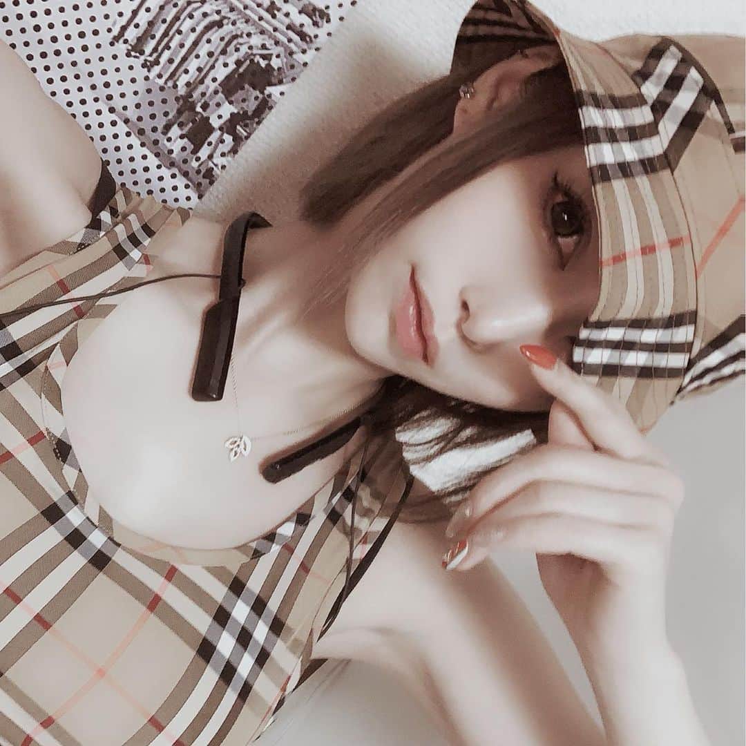 のインスタグラム：「BURBERRY❤️ ． #burberry  #ootd」