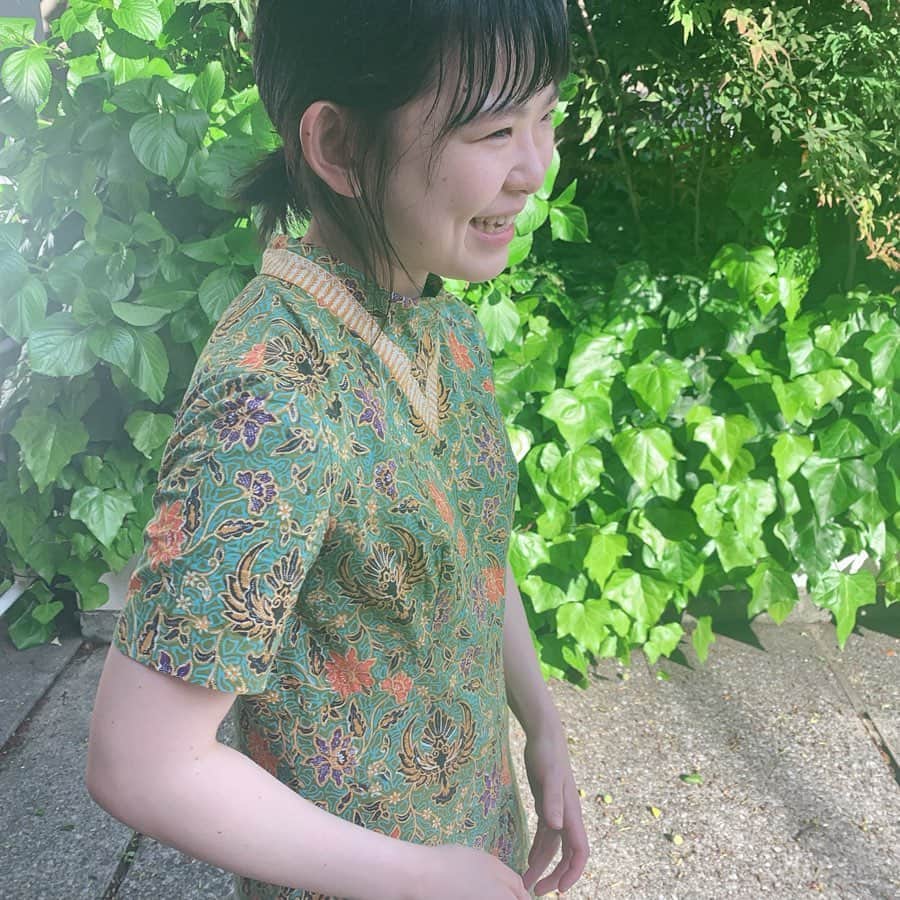 高橋有紀のインスタグラム：「最近髪の毛を担当させてもらってる #リーガルリリー  のボーガルの #たかはしほのか ちゃん❤︎ かわいいんだ〜そして歌声も曲も最高でハマっています！！ （笑いながらフレームから消えていっていまうところも愛おしい4枚目あと私服も素敵） #リッケンバッカー はもちろん、うつくしいひと、ジョニー、魔女も好き #lysa_yuki」