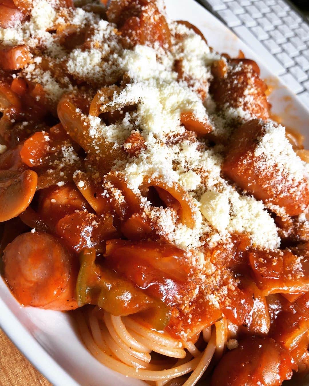 大根仁のインスタグラム：「今日のサラメシ。自作ナポリタン。美味く出来たけど、具が多過ぎた。」