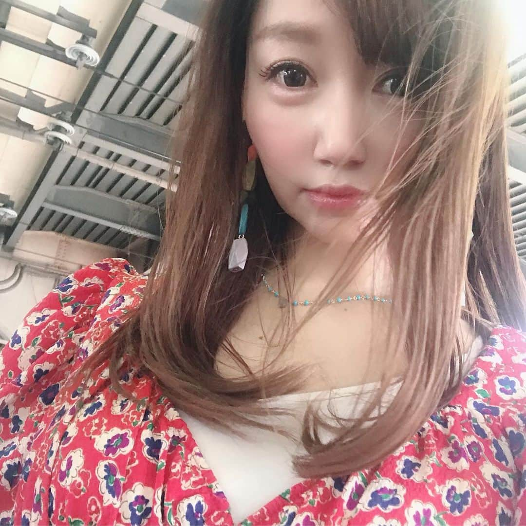 開高明日香さんのインスタグラム写真 - (開高明日香Instagram)「打ち合わせ終了。 懐かしい人に会えて嬉しかった😊 #最近赤も好き ❤️」5月15日 15時19分 - asukakaiko