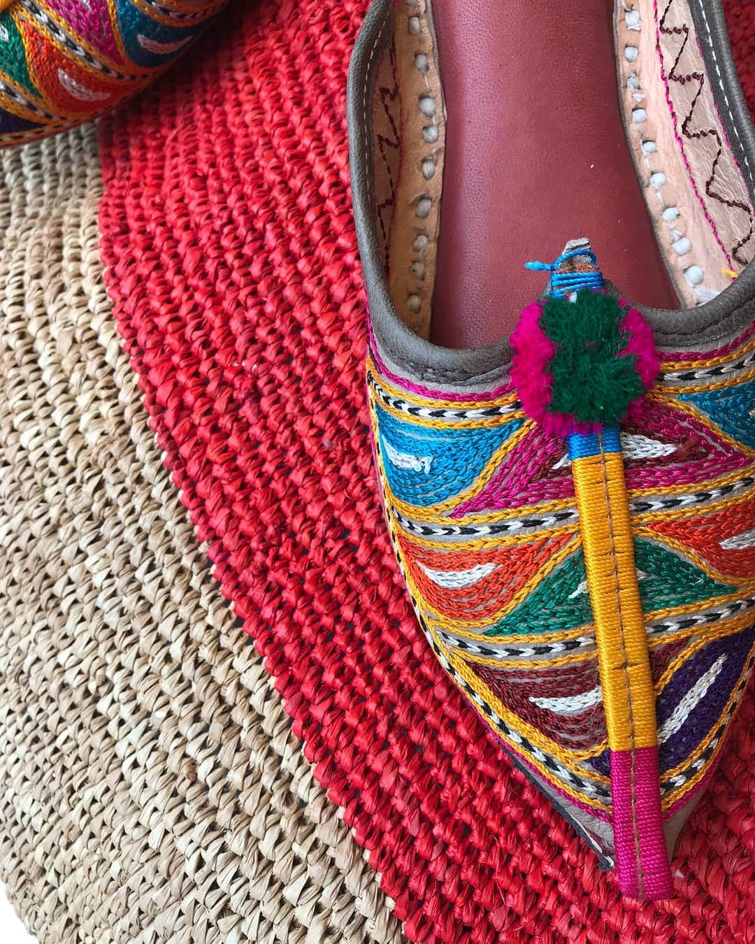 バンフォードさんのインスタグラム写真 - (バンフォードInstagram)「While travelling in Jodhpur, our founder @casiebamford was inspired by the creations of this Indian artisan shoemaker #bamford #incredibleindia #artisan #craft」5月15日 15時14分 - bamford