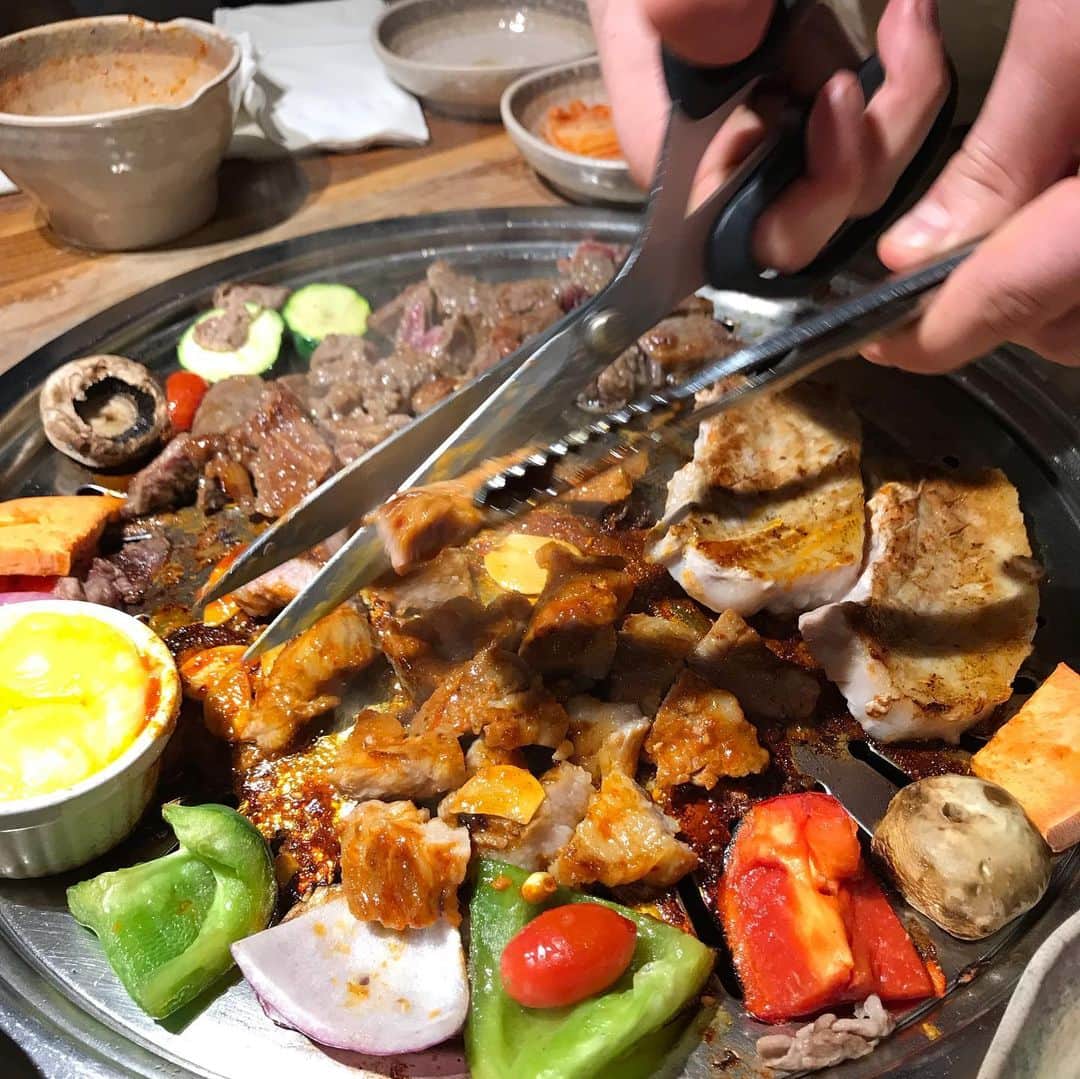 ハチミツ二郎さんのインスタグラム写真 - (ハチミツ二郎Instagram)「あとアメリカで食べた物 ・SONICのハンバーガー SONICのポテトは美味い。SONICはイートイン、テイクアウトではなく、車で頼んで車の中で食べてくださいとゆうシステム。 ・ラスベガスの韓国料理 ・ラスベガス郊外の人気パフェ ・今アメリカで人気のウインナーが入ったパンをチーズに付けて食べるやつ ・yoshinoya  全部お薦め」5月15日 15時48分 - jirohachimitsu