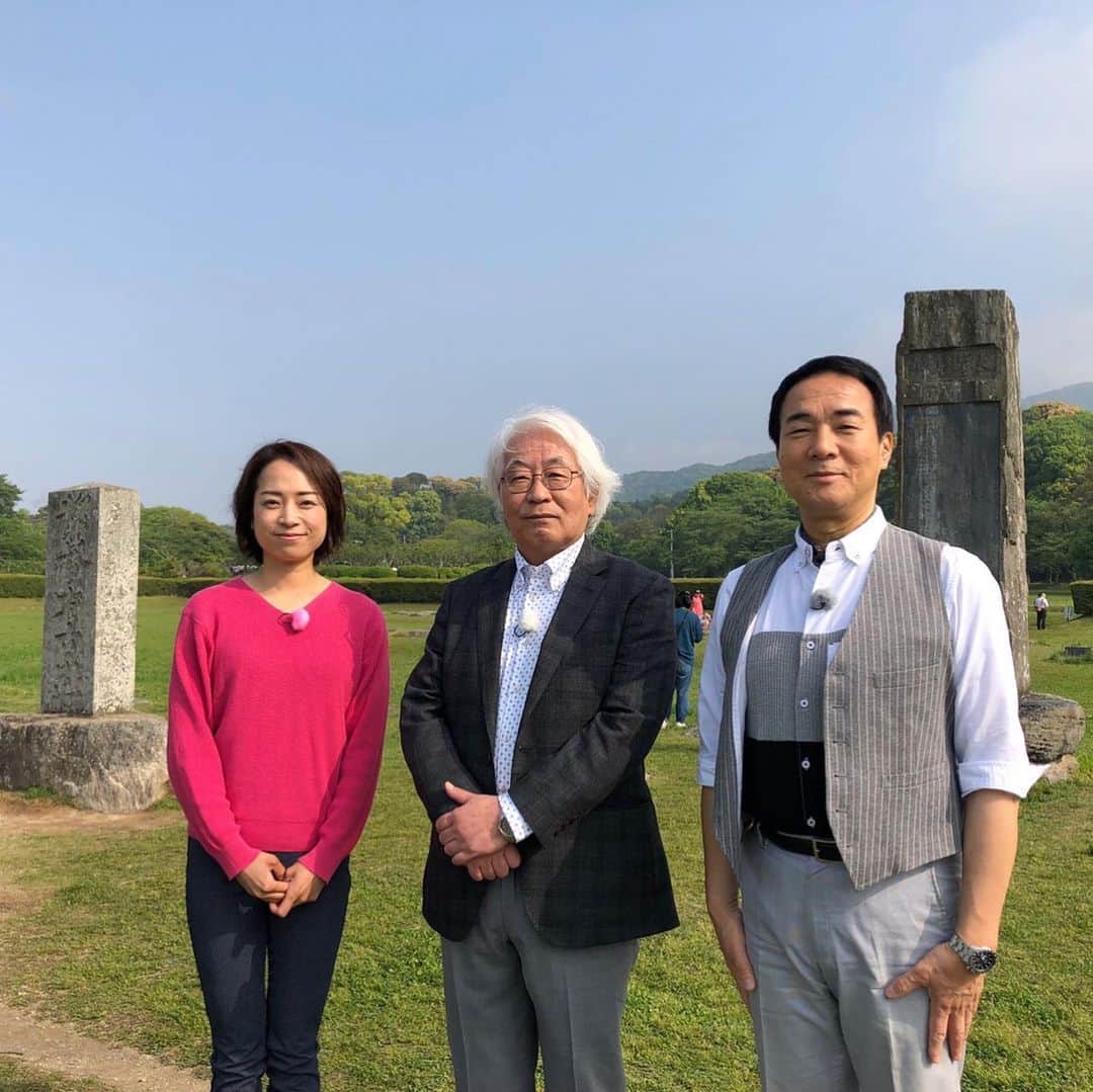 テレビ西日本「Cubetnc」さんのインスタグラム写真 - (テレビ西日本「Cubetnc」Instagram)「新元号「令和」の典拠となった、 万葉集が注目されています。 そこで今回は、万葉の歌ゆかりの場所をキューぶらり。 宮本隆治さんと鶴田リポーターを案内してくれるのは、 「令和」を考案したとされる 国文学者・中西進氏の愛弟子、東茂美さん。 太宰府から万葉の島へ、 1300年前の万葉の世界を旅します。 放送は今週土曜日、18日あさ10時25分からです。 お楽しみに！  #鶴田麻貴子 #宮本隆治 #元ＮＨＫアナウンサー #キューぶらり　#令和　#万葉集 #福岡NEWSファイルCUBE #田久保尚英　#角田華子 #テレビ西日本　#TNC」5月15日 15時53分 - cubetnc