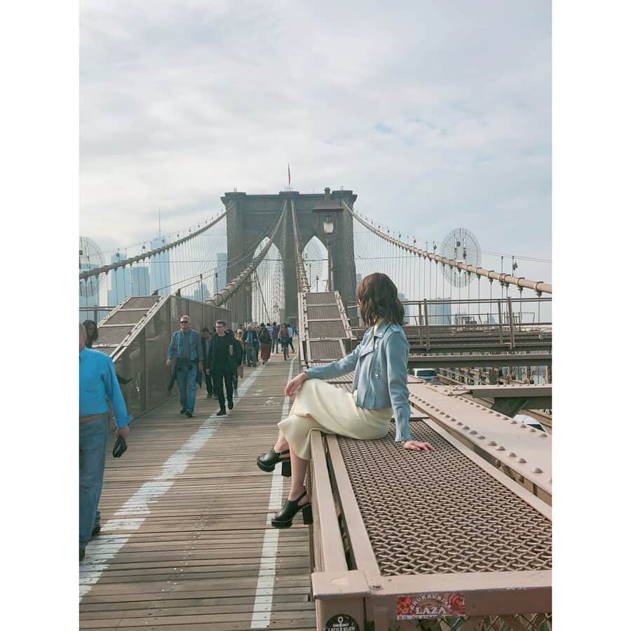 山本成美さんのインスタグラム写真 - (山本成美Instagram)「. Brooklyn Bridge . 朝とか人があんまりいないときにまた行きたいな〜♪♪ あと天気がいいとき☀️ . . #newyork #brooklynbridge #brooklyn #bridge #ny #ブルックリンブリッジ #ブルックリン #橋 #旅 #女子旅 #旅行 #旅行好きな人と繋がりたい #旅友 #photography #instalike #instatrip #trip #japanesegirl」5月15日 15時56分 - narumi_vivi