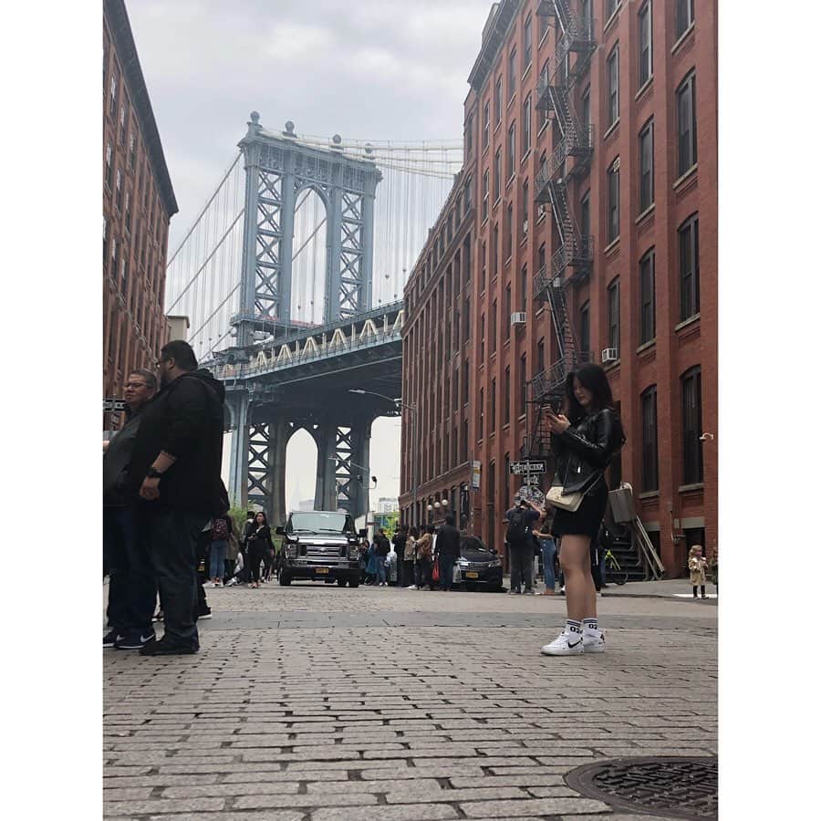 山本成美さんのインスタグラム写真 - (山本成美Instagram)「. Brooklyn Bridge . 朝とか人があんまりいないときにまた行きたいな〜♪♪ あと天気がいいとき☀️ . . #newyork #brooklynbridge #brooklyn #bridge #ny #ブルックリンブリッジ #ブルックリン #橋 #旅 #女子旅 #旅行 #旅行好きな人と繋がりたい #旅友 #photography #instalike #instatrip #trip #japanesegirl」5月15日 15時56分 - narumi_vivi