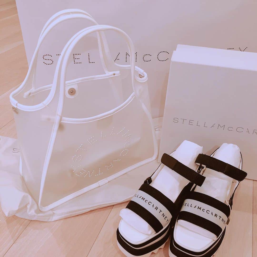 えりんこのインスタグラム：「お久しぶりのステラ✩.*˚ #stellamccartney  あと洋服も何着か❤️❤️❤️」