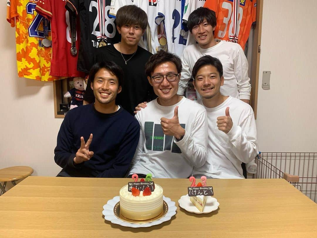 土居聖真さんのインスタグラム写真 - (土居聖真Instagram)「しら、わん、けんと土居家にて合同誕生日会🎂わん、けんと。遅れてごめん。しら、早くてごめん。こうきのはやろうかなー。やらないかなー。みんなおめでとう🎉  #土居会#バラバラバースデー#白崎#インスタ#始めたってよ」5月15日 22時10分 - doi.shoma_official