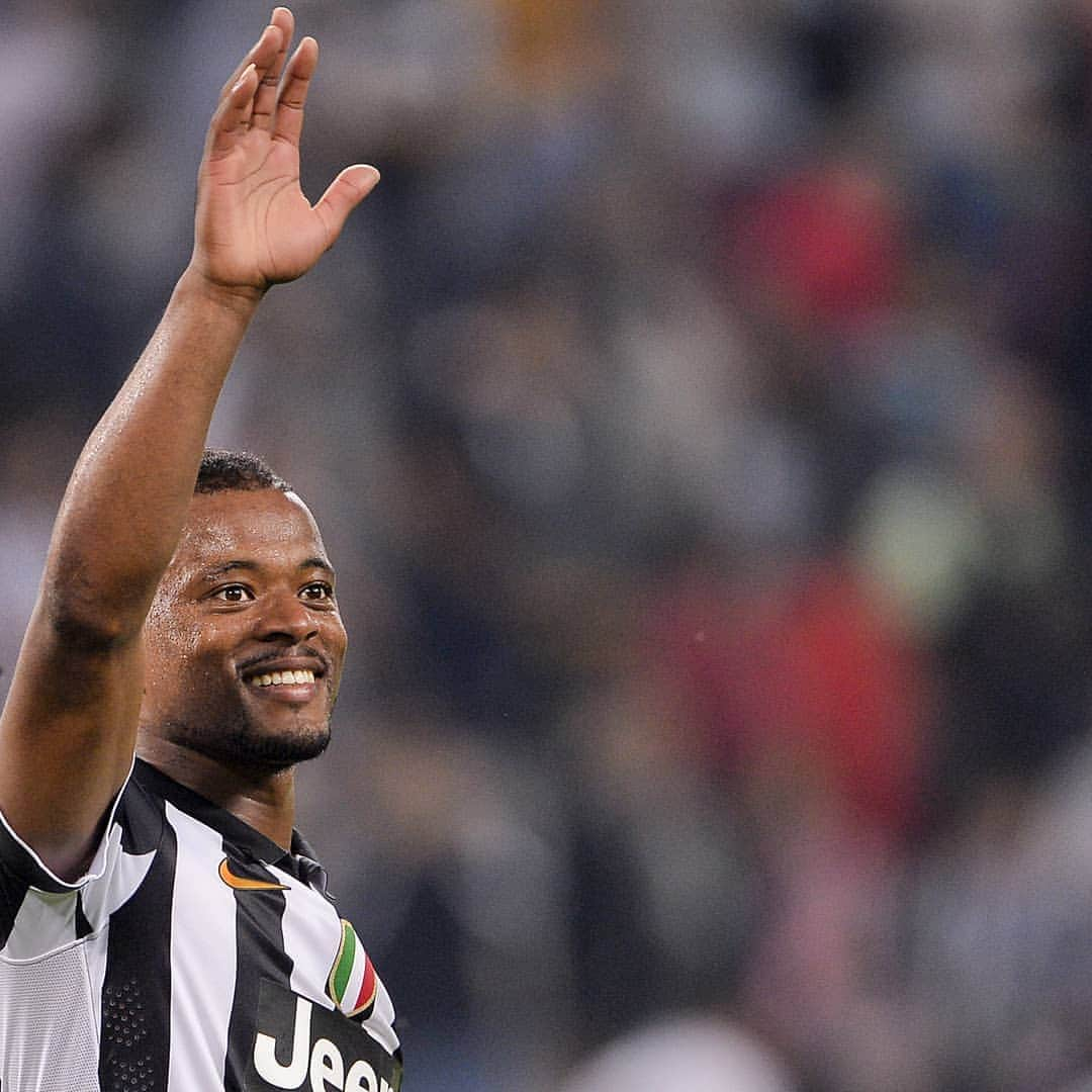 ユヴェントスFCさんのインスタグラム写真 - (ユヴェントスFCInstagram)「I LOVE THIS BIRTHDAY! 🎂 Happy Birthday, @patrice.evra! ⚪⚫ #ForzaJuve」5月15日 22時02分 - juventus