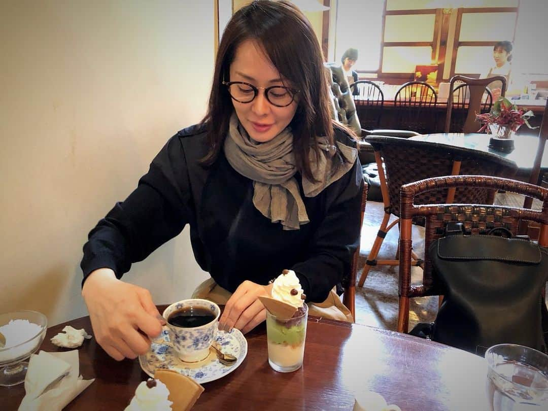 藤井美加子さんのインスタグラム写真 - (藤井美加子Instagram)「☆﻿﻿﻿ 函館の古民家カフェ﻿﻿ ﻿﻿ ここは函館市宝来町 ﻿﻿ 宝が来る町と書いて「ほうらいちょう」﻿﻿ ﻿﻿ 明治３８年建造の土蔵は、当時在函していた石川啄木の妻・節子さんともご縁があったんですって。﻿﻿ 100年以上経つ質蔵をそのまま利用した﻿﻿ 「茶房ひし伊」 ﻿はおススメカフェです。﻿ ﻿ ﻿ 親友との時間はひたすら大笑い😂🤝﻿ ﻿﻿ ﻿﻿﻿ #函館#北海道#宝来町#古民家カフェ#カフェ﻿﻿#ひし伊#ひし伊パフェ#親友との時間 #hokkaido#hakodate#cafe#japan#fashion#coffee#美肌食マイスター#アンチエイジングアドバイザー#美肌エキスパート#女優#美容#健康#美肌先生#美肌食#美肌生活#美活#美しく生きる#三木美加子」5月15日 22時06分 - mikako_miki