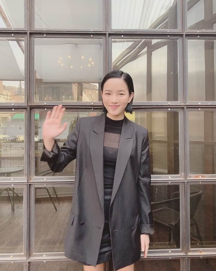 キム・ボヒョンのインスタグラム：「내미년 라이브 듣고 싶은 분들은 내일 #명지대 컴온 ^^ 자 다같이 ~ 🎤」
