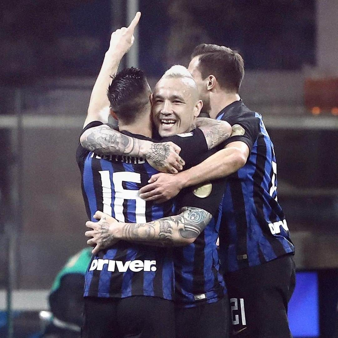 インテルナツィオナーレ・ミラノさんのインスタグラム写真 - (インテルナツィオナーレ・ミラノInstagram)「HAPPY WEDNESDAY! 🙌🏼🤗 #Inter #ForzaInter #Politano #Nainggolan #Smile #Friends #Celebration #Football」5月15日 17時00分 - inter