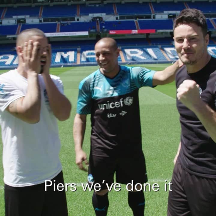 のインスタグラム：「🥁And the @realmadrid legend is..... ROBERTO CARLOS 😱😳💪🏼 Hope you’re happy with our choice @piersmorgan 😜 Mission complete ✅ @oficialrc3 🎟 Get your tickets at www.socceraid.org.uk/tickets (Link in bio) @unicef_uk #SoccerAid」