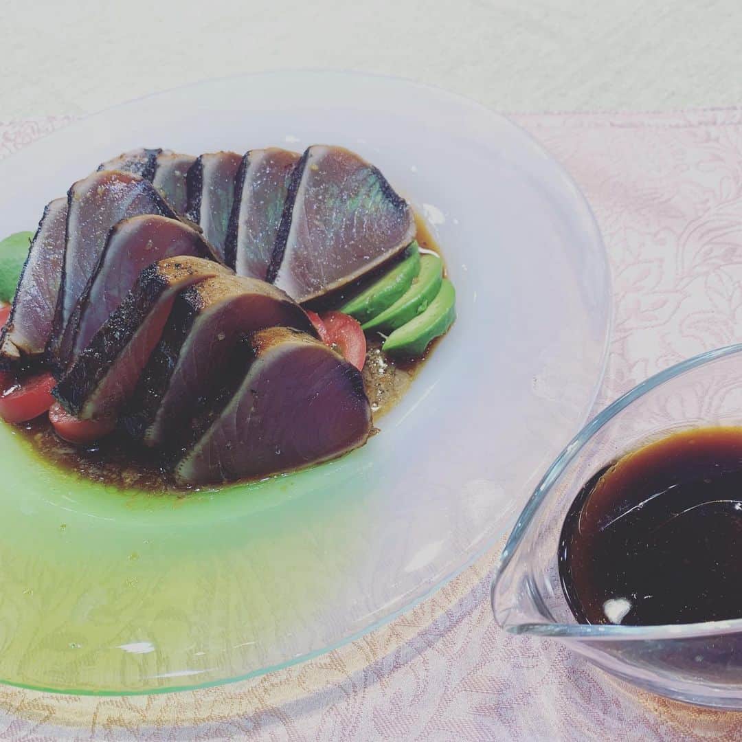 杉浦太陽さんのインスタグラム写真 - (杉浦太陽Instagram)「LaLaTV「眼福食堂」の収録でした。  今回は上田堪大くんをゲストに迎えて^_^京都出身の関西ボーイ！ めっさ楽しく料理出来ました。  中国料理「美虎」の五十嵐美幸シェフに教わったのは、 カツオのたたき〜チャーシュー仕立て〜 これが驚くほど絶品でハマります！！ カツオのたたきの新しい扉を開けましたね！ そして、  きゅうりの即席漬け炒め。  ご飯が進みます！ まさに眼福っ！  #眼福食堂 #上田堪大 くん #五十嵐美幸 シェフ」5月15日 17時08分 - sugiurataiyou_official