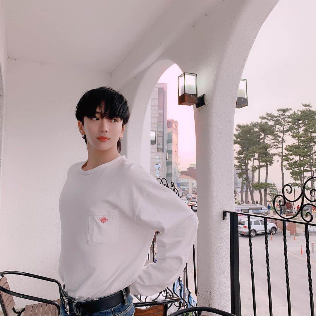 IN2ITさんのインスタグラム写真 - (IN2ITInstagram)「흰티⚪️+청바지👖=👍🏻✨ ㅤㅤ #IN2IT #IN2U #HWANGINHO #INHO #인투잇 #인투유 #인호 #이노 #ENO #IN2IT #IN2U #셀스타그램 #반팔 #봄 #여름 #흰티 #청바지 #굿」5月15日 17時28分 - official_in2it