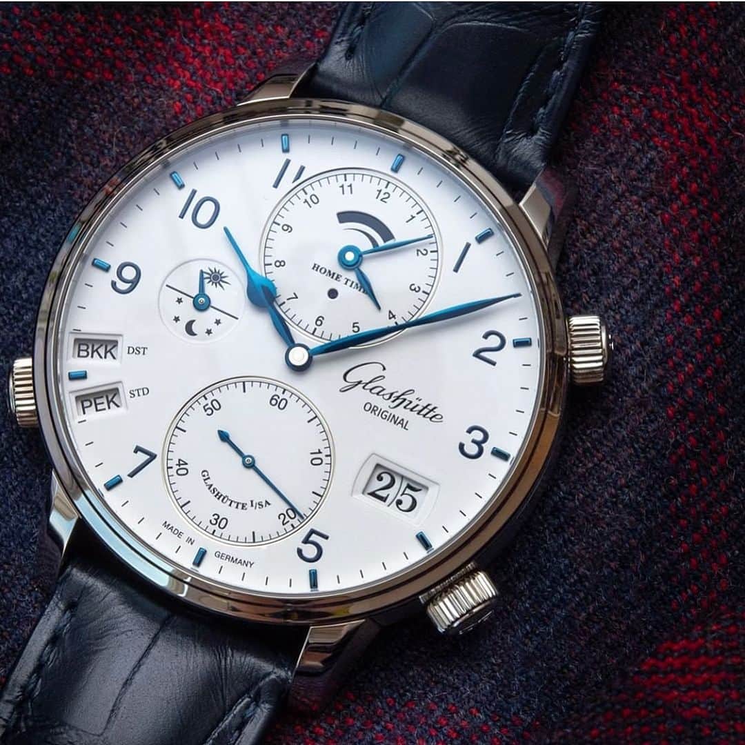 Daily Watchさんのインスタグラム写真 - (Daily WatchInstagram)「The @GlashuetteOriginal Senator Cosmopolite with a selection of 35 time zones - even those with 30 and 45 minutes time differences 🌍」5月15日 17時28分 - dailywatch