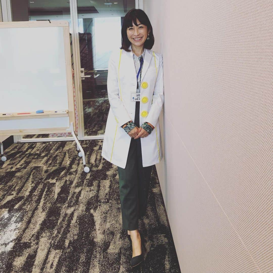 小野真弓さんのインスタグラム写真 - (小野真弓Instagram)「今日はラフラボの撮影で白衣でしたー^_^ こんな素敵な景色のお部屋でメイクして頂きましたよー✨皇居近くのビルです🏙なんだか神々しい(^-^) #フジテレビ#ラフラボ#小野真弓#皇居の近く#絶景#東京」5月15日 17時34分 - hanaharuaroi