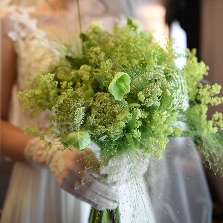 ホテルモントレウェディング【公式】 のインスタグラム：「♥ ￣￣￣￣￣￣￣￣￣￣ @montereyweddingをフォローして 『 #モントレ花嫁 』『 #ホテルモントレ』の タグをつけて投稿してくださいね＊*. . シンプルに色味を合わせた ウェディングブーケの数々♡ . ◆ホテルモントレ公式HPはこちら* https://www.monterey-wedding.jp . #モントレ #モントレ花婿  #dressy花嫁 #プレ花嫁 #marry花嫁 #卒花 #marryxoxo #wedding #weddingceremony #weddingreception #weddingparty #weddingdress #dress #flower #weddingbouquets #プラコレ #結婚式場 #ウエディングニュース  #日本中のプレ花嫁さんと繋がりたい #結婚式 #パーティー #披露宴 #ホテルウェディング #ウェディングブーケ #bouquets #flowers #flowerarrangement」