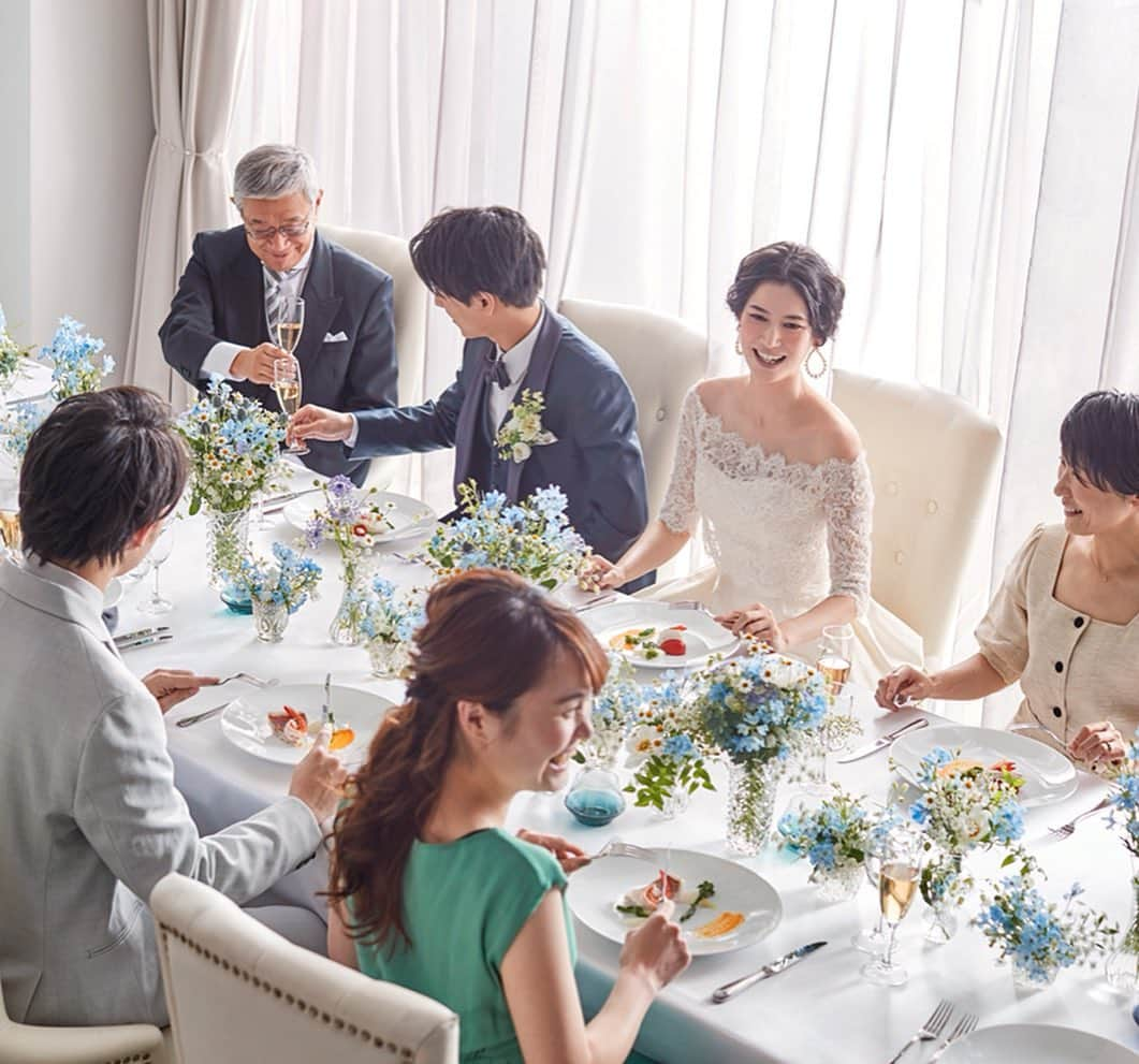 【公式】小さな結婚式さんのインスタグラム写真 - (【公式】小さな結婚式Instagram)「@petit.wedding をフォローしてね♩ #小さな結婚式 をつけてのお写真投稿も大歓迎です♡ こちらの公式IGでリグラムさせていただきます＊ . ✬福岡チャペルでのウェディングフォトをcheck＊* . 洗練された空間をおふたりらしくコーディネートして大切なゲストをおもてなし♩ 爽やかなブルーのテーブルコーディネートが 上品さを演出します＊* . ——————— #小さな結婚式  #petitwedding #前撮り #結婚式  #プレ花嫁 #卒花 #アットホーム #少人数 #家族婚 #少人数結婚式 #ウェディング #ウェディングドレス #wedding #bridal #weddingdress #花嫁 #結婚式準備 #式場探し #日本中のプレ花嫁さまと繋がりたい #結婚式の思い出に浸る会 #結婚準備 #テーブルコーディネート #福岡ウェディング #会場コーディネート」5月15日 17時45分 - petit.wedding