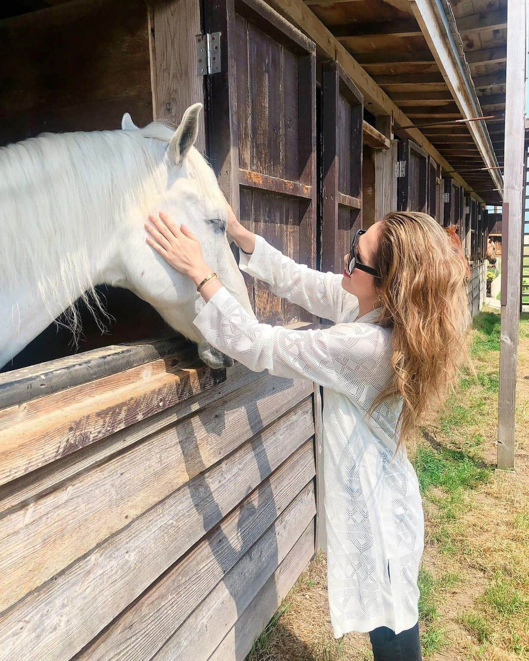 彩希エリナさんのインスタグラム写真 - (彩希エリナInstagram)「久々の乗馬🐴✨かわえー❤️ほんまかわえー❤️ピュアで真っ直ぐで嘘のない心のやり取りに洗われるのです✨乗馬大好き😘 #horse #horseriding #horseride #horsetraining #stable #japan #chiba #馬 #乗馬 #乗馬クラブ #乗馬女子 #趣味 #乗馬が大好き #休日 #癒し #最高 #動物 #アニマル #乗馬仲間 #増やしたい」5月15日 17時51分 - erina_saiki