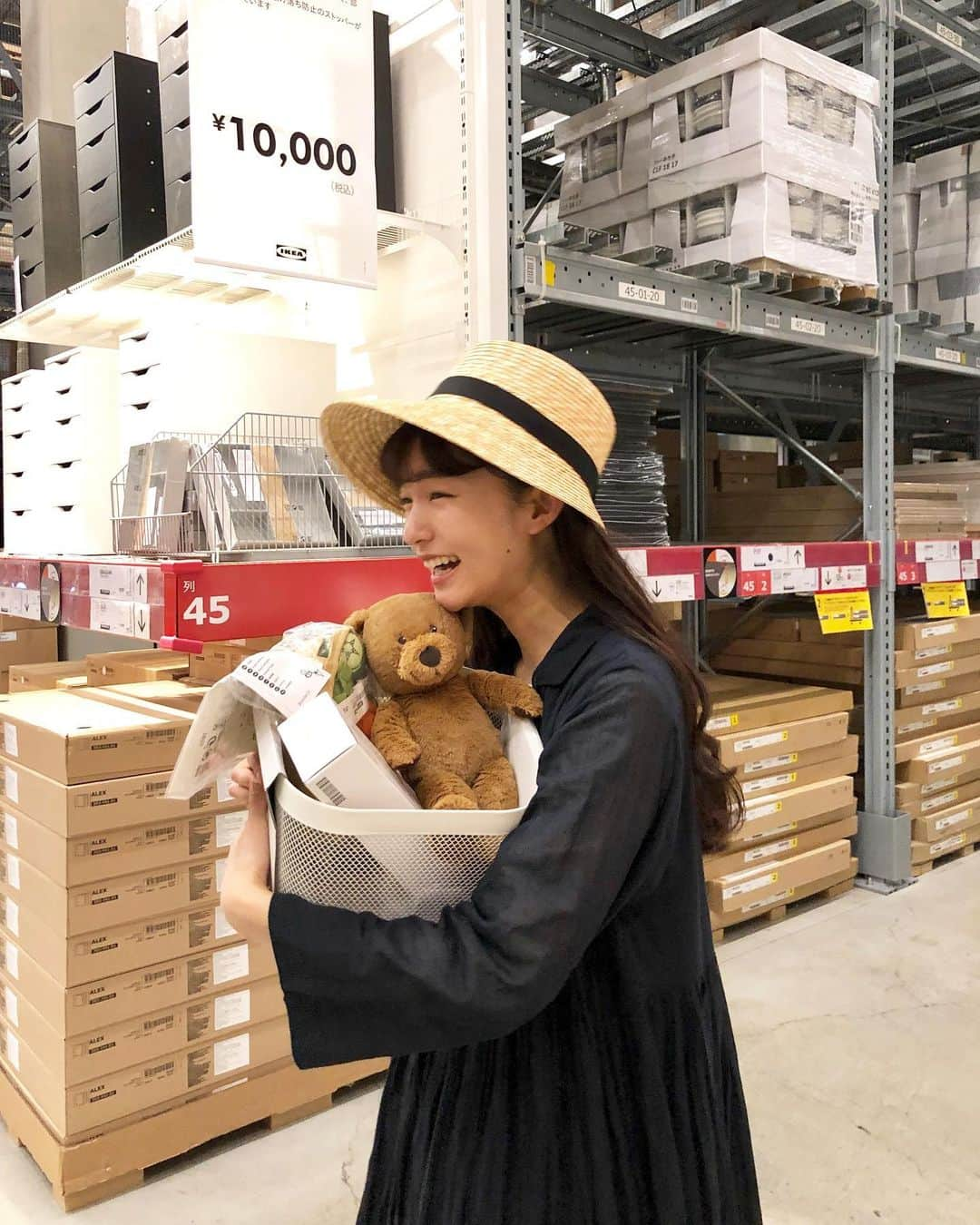 阿部朱梨さんのインスタグラム写真 - (阿部朱梨Instagram)「気づいたらつくねのための物しか買ってなかった🤣🐶💞 今日のあべの服は お気に入りの羽織 @asknowas_official  スカート @heliopole_official  帽子は後ろと前で長さが違うのが可愛いの @claska_do  IKEAはいついっても楽しいなあ♥ (帽子見てほしくて全部横向き笑)」5月15日 17時52分 - akari_abe