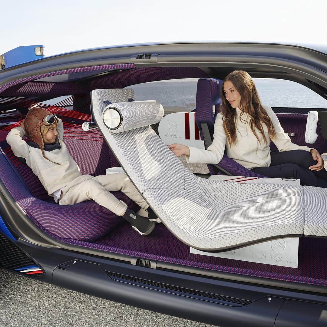 のインスタグラム：「Citroën #19_19Concept.  Extravagant design to turn your time on the road into a voyage in ë-comfort mode. . #Comfort #LibertyElectricityMobility #inspiredbyfutureyou」