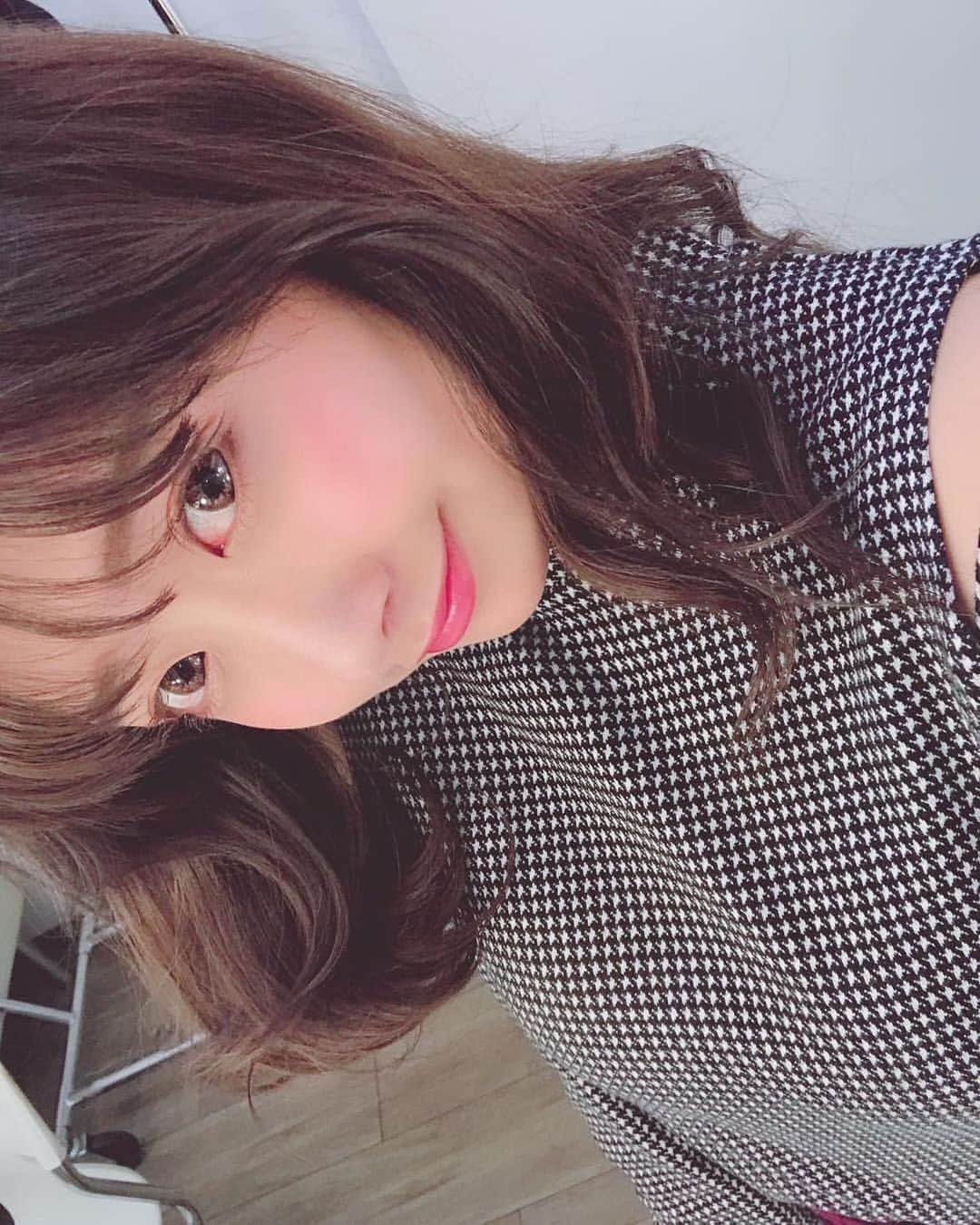 美女美容事情さんのインスタグラム写真 - (美女美容事情Instagram)「《くりくりお目々がとってもキュート❤️✨》⠀ *⠀ リポストを使って、素敵な写真📷✨を投稿されてる方を紹介させて頂く⠀⠀⠀⠀ 【💄美女美容事情💅】のコーナーです✨⠀ *⠀⠀⠀⠀⠀⠀⠀ いいねやコメント、フォローして応援してね❤︎🥰🎶⁣⠀ *⠀⠀⠀⠀⠀⠀⠀ 今回ご紹介させて頂きますのは❤︎⠀ 藤井えるさん< @_fujielu_ >の素敵なお写真📸⠀ *⠀ 覗き込むような可愛いショットにときめきが止まりません🥰⠀ 髪ツヤ肌ツヤがとても良くてナチュラルな美人さん💕憧れます😊⠀ *⠀⠀ 藤井えるさんのアカウントには他にも素晴らしい投稿が沢山ありますので是非覗いてみて💁‍♀️💙⠀ *⠀⠀ 藤井えるさん< @_fujielu_ >⠀ 素敵な投稿ありがとうございました☺️📸✨⠀⠀⠀⠀⠀⠀⠀⠀ △▼△▼△▼△▼△▼△▼△▼△▼△▼⠀⠀⠀⠀⠀⠀⠀⠀⠀⠀⠀⠀⠀⠀⠀⠀⠀⠀⠀⠀⠀⠀⠀⠀⠀⠀⠀⠀⠀⠀⠀⠀⠀ ❤🧡💛「美女美容事情」💚💙💜⠀⠀⠀⠀⠀⠀⠀⠀⠀⠀⠀⠀⠀⠀⠀ 👇掲載ご希望の方は👇⠀⠀⠀⠀⠀⠀⠀⠀⠀⠀⠀⠀⠀⠀⠀⠀ @b_b_j.jタグ付けと🖤 # ビジョビ⠀🖤⠀⠀⠀⠀⠀⠀⠀⠀⠀⠀⠀⠀⠀⠀⠀ をタグ付けお願いします✨⠀⠀⠀⠀⠀⠀⠀⠀⠀⠀⠀⠀⠀⠀⠀⠀ ――――――――――――――――⠀⠀⠀⠀⠀⠀⠀⠀⠀⠀⠀⠀⠀⠀⠀⠀⠀⠀⠀⠀⠀⠀⠀ ～姉妹アカウントのご紹介～⠀⠀⠀⠀⠀⠀⠀⠀⠀⠀⠀⠀⠀⠀⠀⠀⠀⠀⠀⠀⠀⠀⠀⠀⠀⠀⠀ ◇美容情報を紹介している«美女美容事情～Beauty～»⠀⠀⠀⠀⠀⠀⠀⠀⠀⠀⠀⠀⠀⠀⠀⠀⠀⠀⠀⠀⠀⠀⠀⠀⠀⠀ ( @b_b_j.j_b )⠀⠀⠀⠀⠀⠀⠀⠀⠀⠀⠀⠀⠀⠀⠀⠀⠀⠀⠀⠀⠀⠀⠀⠀⠀⠀⠀ ◇美しい旅スポット紹介をしている«美 spot»⠀⠀⠀⠀⠀⠀⠀⠀⠀⠀⠀⠀⠀⠀⠀⠀⠀⠀⠀⠀⠀⠀⠀⠀⠀ ( @b__spo )⠀⠀ ⠀ ◇ビジョビがお届けするセレクトショップ«bi select»⠀ ( @bi_select )⠀ ⠀⠀⠀⠀⠀⠀⠀⠀⠀⠀⠀⠀⠀⠀⠀⠀⠀⠀⠀⠀⠀ よかったらこちらも覗いてみてね✨⠀ ――――――――――――――――⠀⠀⠀ @b_b_j.j⠀⠀ #美容  #ヘアスタイル #自撮り #smile ⠀ #美容マニア #スレンダー⠀ #自撮り女子 #ゆるふわ巻き ⠀ #せるふぃー  #オトナ女子⠀ #セルフィー #美活⠀ #美意識向上 #美容day⠀ #美容部 #コスメ大好き⠀ #化粧品 #大人メイク⠀ #コスメマニア #ナチュラルメイク ⠀ #ビューティー #メイクアップ⠀ #ビューティ #ツヤ肌 ⠀ #小顔 #トレンド ⠀ #ナチュラルヘア  #上品コーデ⠀ #naturalmakeup #naturalbeauty」5月15日 17時54分 - b_b_j.j