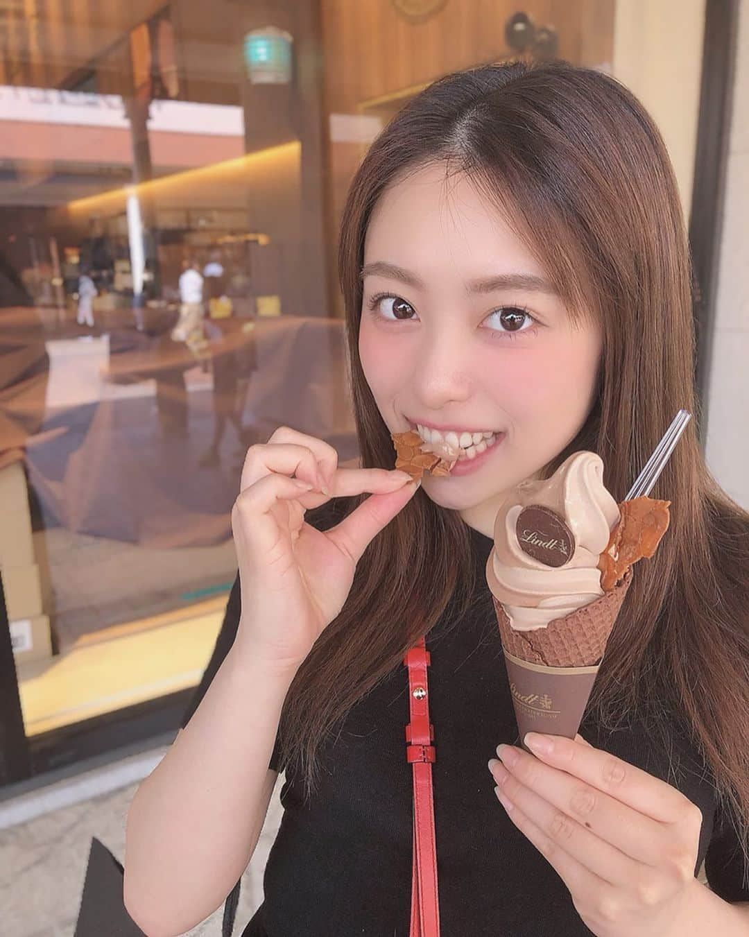 辰巳さくら（さくてん）さんのインスタグラム写真 - (辰巳さくら（さくてん）Instagram)「🍦❤️ #アイス #love #リンツ #リンツカフェ #ソフトクリーム #cafe #神戸 #神戸カフェ」5月15日 18時05分 - s.kten