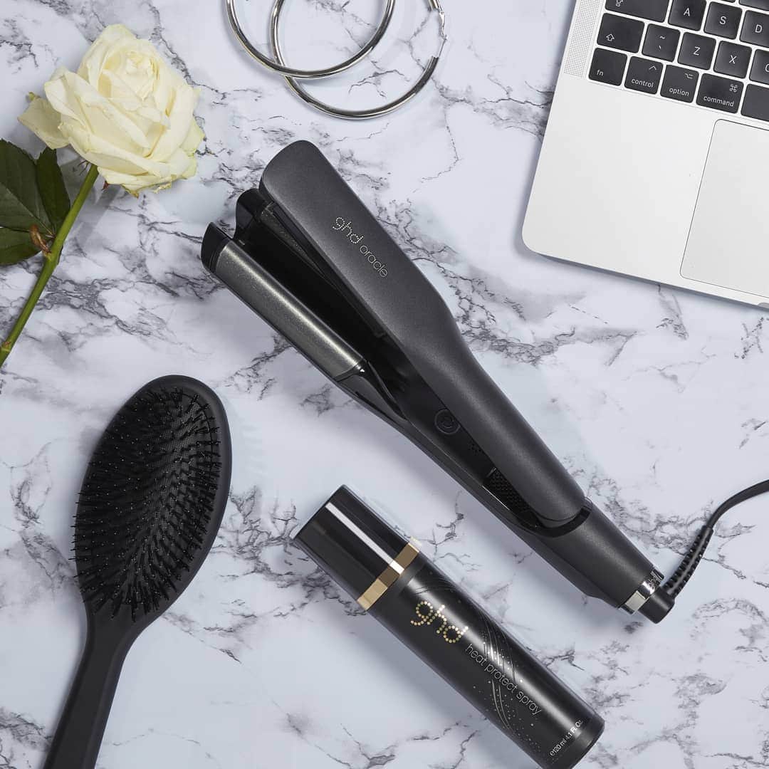 ghd hairさんのインスタグラム写真 - (ghd hairInstagram)「Seems like magic, but it’s actually science… ✨  The oracle’s plates are the optimum styling temperature: 185°C, then the curls are flash-cooled in the curl-zone 👌 hit the link in bio for more 👆  #ghd #ghdhair #ghdoracle #newinnovation」5月15日 18時05分 - ghdhair